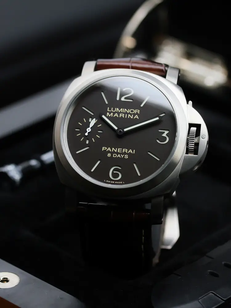 Banner Cat Panerai