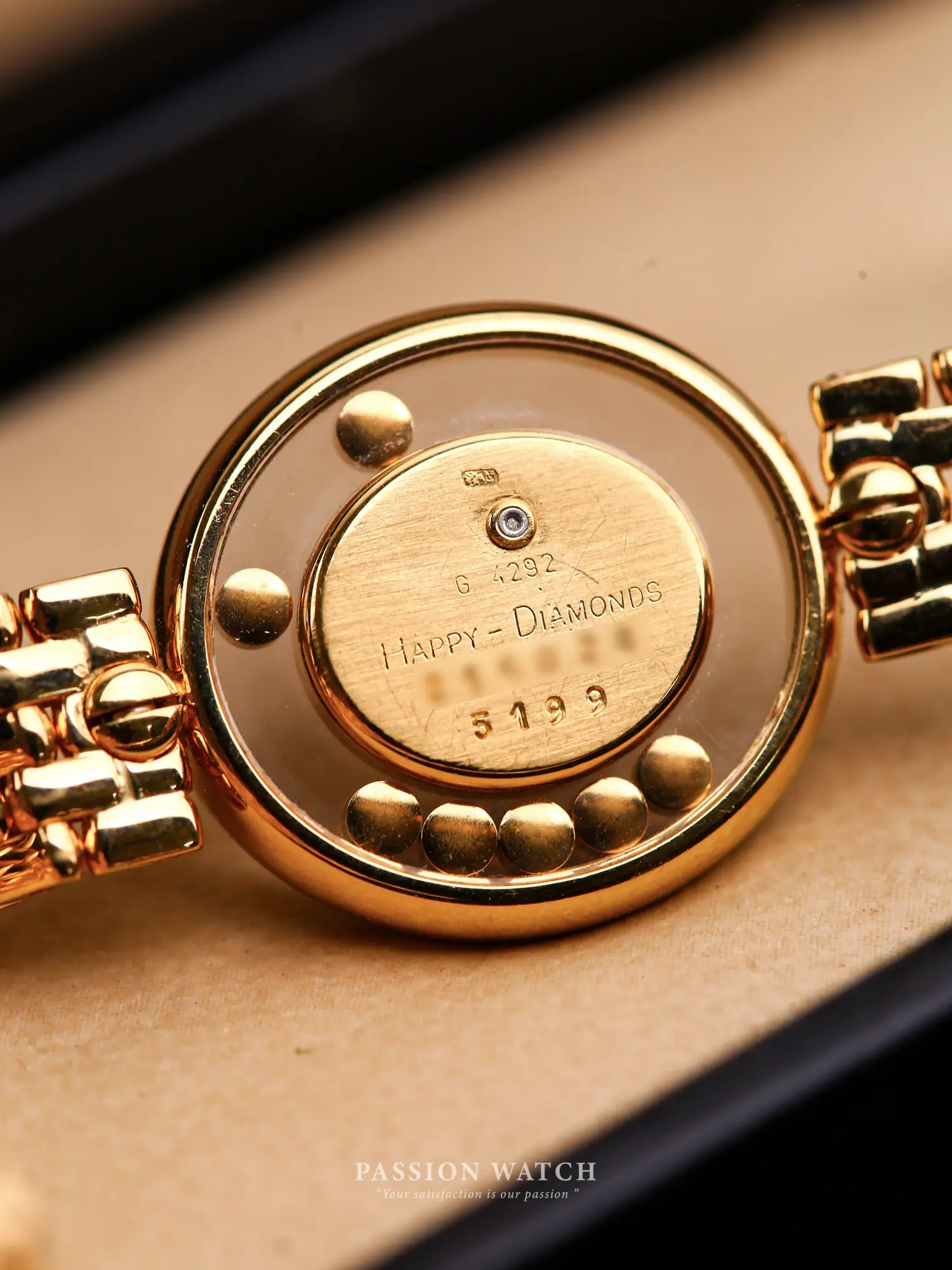 Đồng Hồ Chopard Happy Diamonds 5199 8 Đáy phía sau đồng hồ nữ Chopard Happy Diamonds 5199