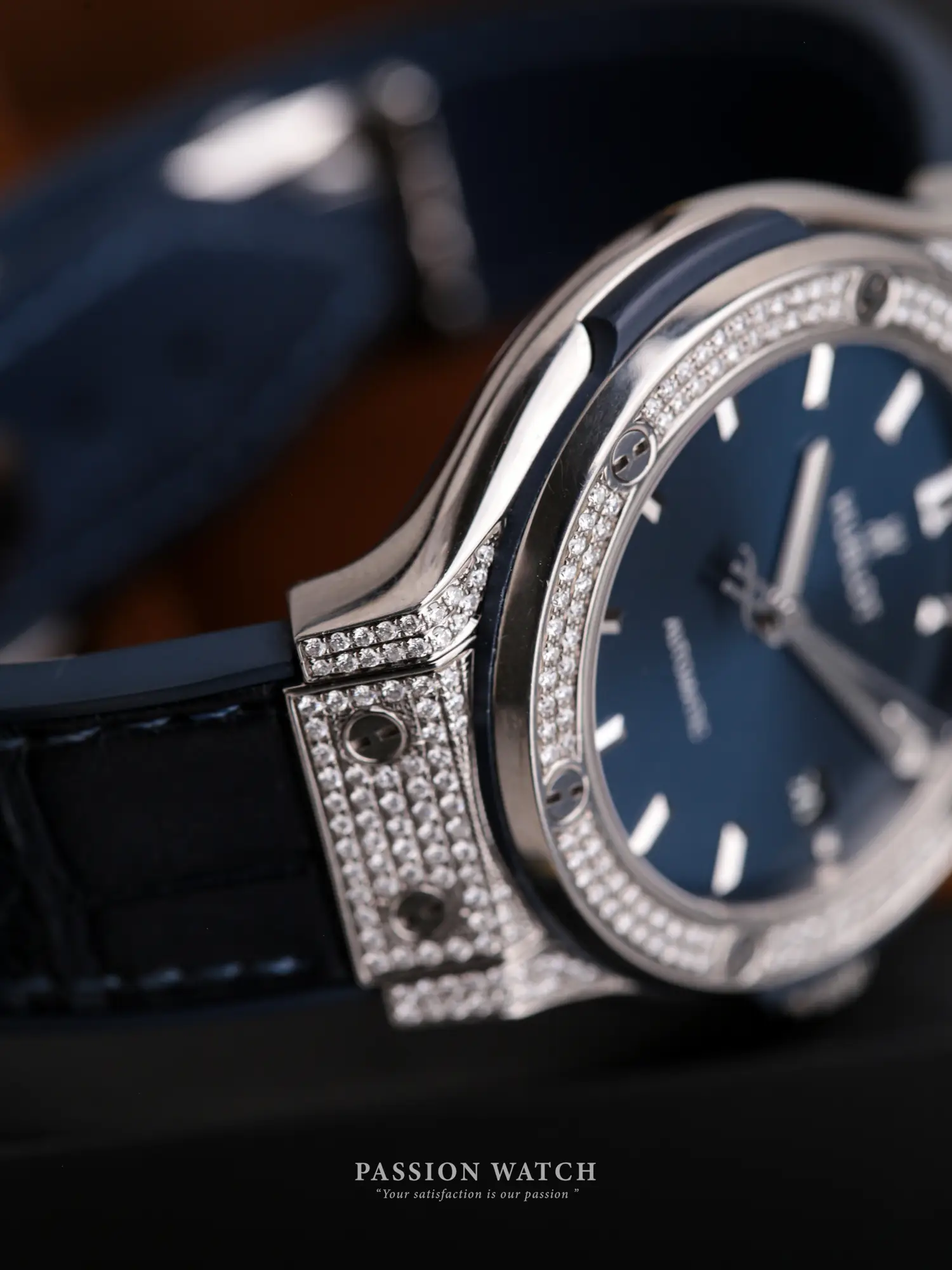 Đồng Hồ Hublot Classic Fusion Blue 38MM 565.NX.7170.LR Custom Diamonds 5 hublot classic fusion blue 38mm 565 nx 7170 lr custom diamonds 4