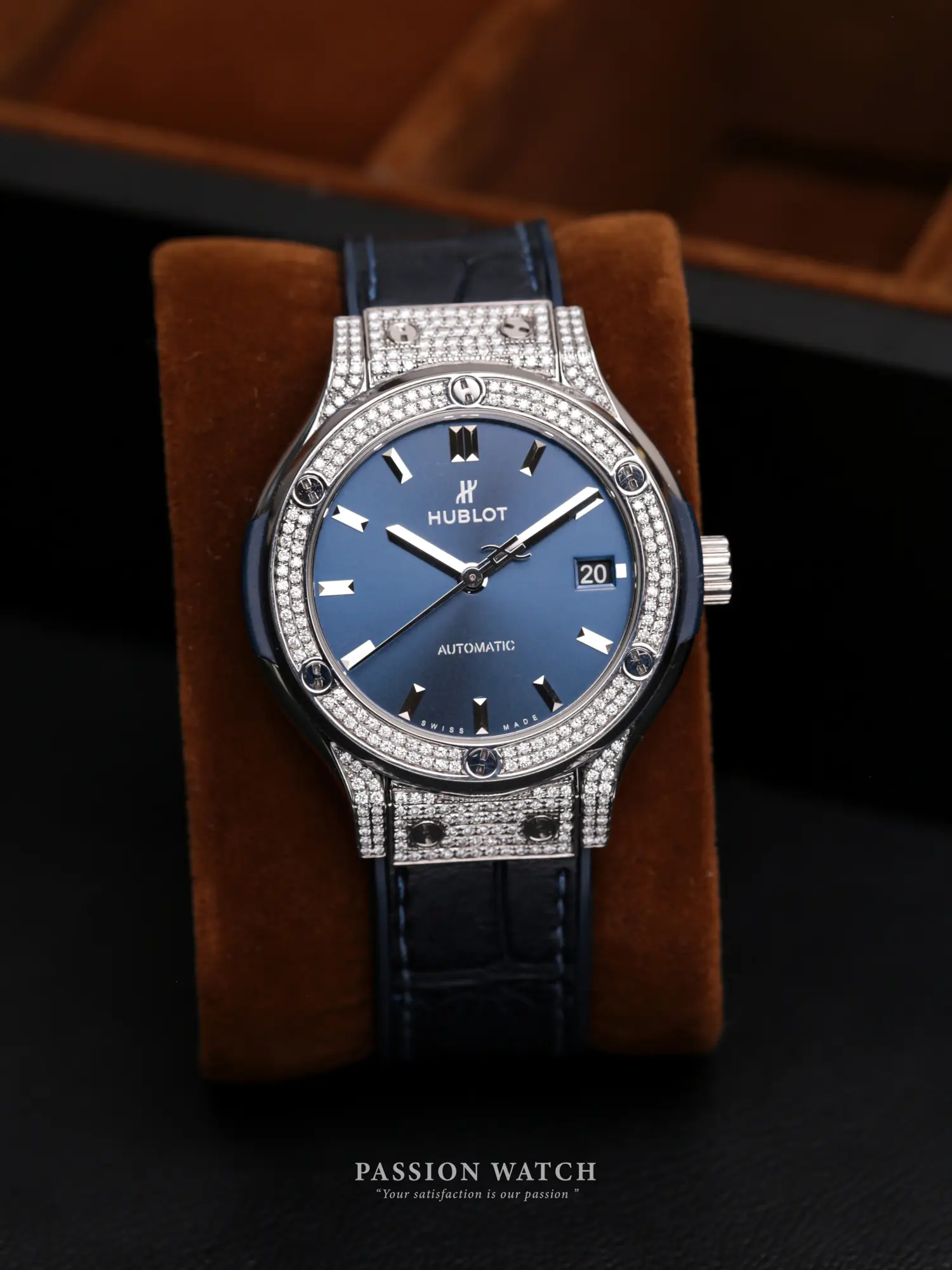 Đồng Hồ Hublot Classic Fusion Blue 38MM 565.NX.7170.LR Custom Diamonds 1 Hublot Classic Fusion Blue 38MM 565.NX.7170.LR Custom Diamonds