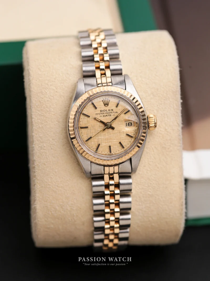 Đồng Hồ Rolex Lady-Datejust 26 6917 Mặt Số Vàng Linen