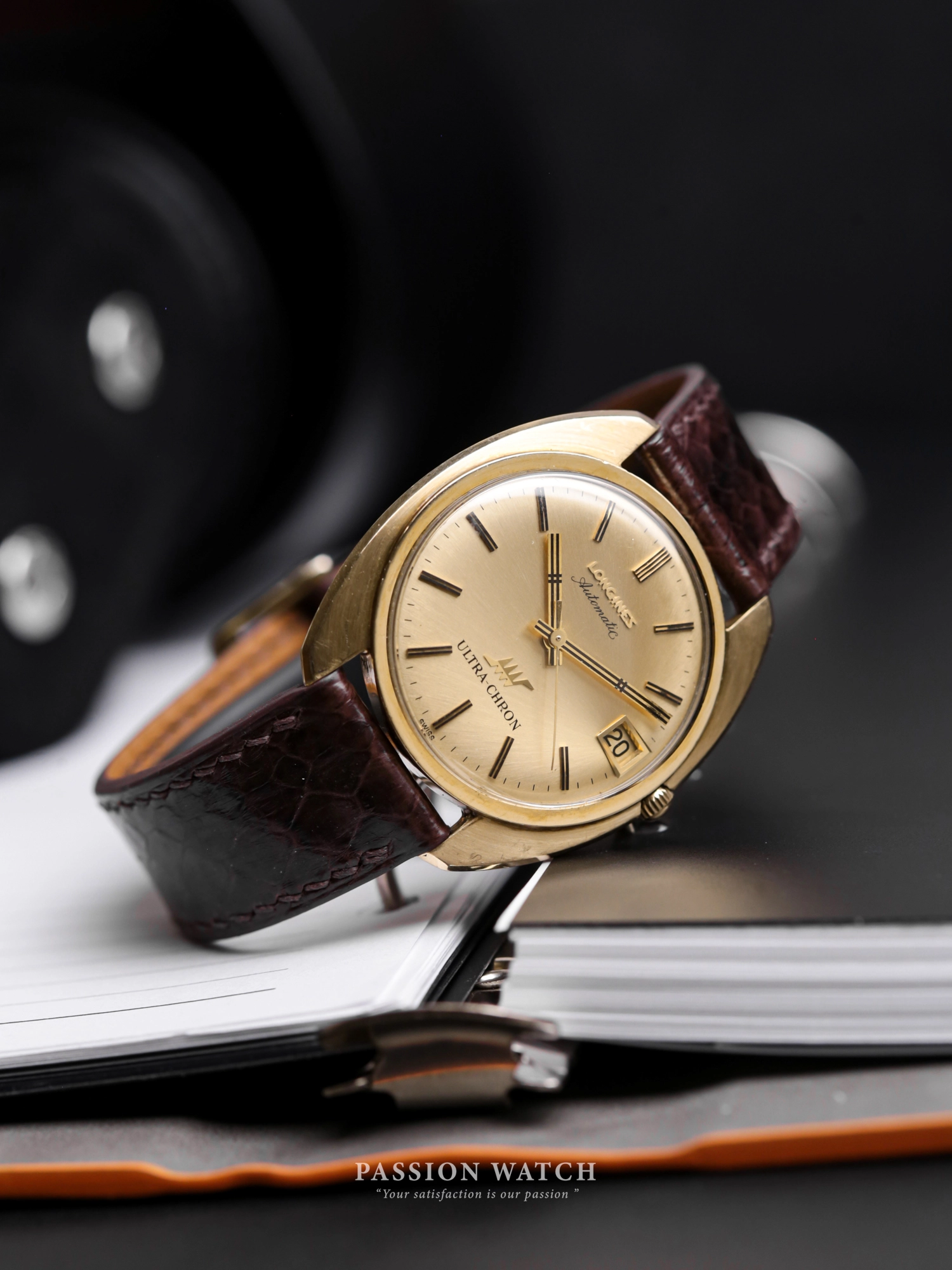 Đồng Hồ Longines Ultra-Chron 1175 4 Đồng Hồ Longines Ultra-Chron 1175 Vintage cổ điển màu vàng