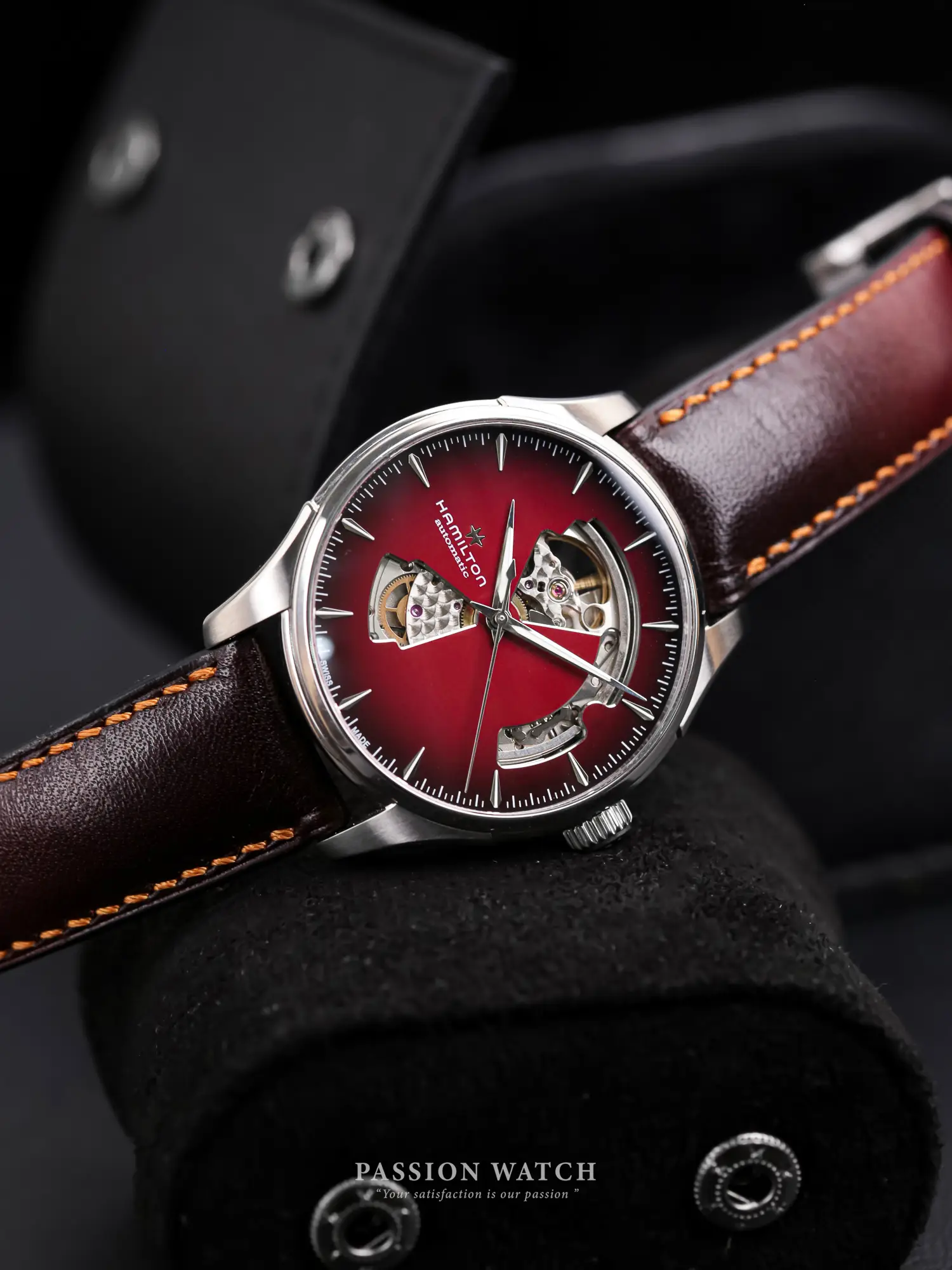 Đồng Hồ Hamilton Jazzmaster Open Heart "Burgundy" H32675570 4 dong ho hamilton jazzmaster open heart burgundy h32675570 4