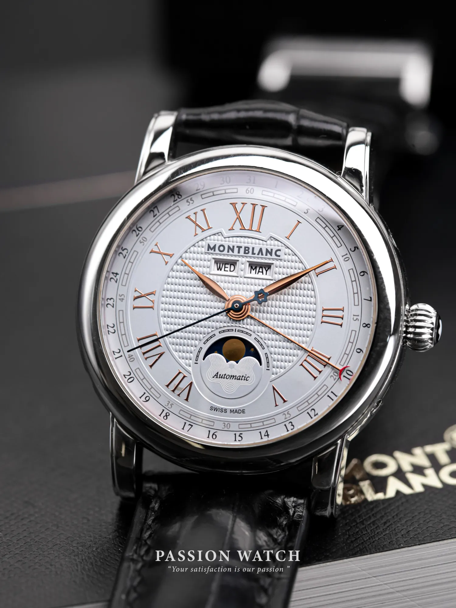 Đồng Hồ Montblanc Star Quantieme Complet “Carpe Diem” 113691 3 Đồng Hồ Montblanc Star Quantieme Complet “Carpe Diem” Special Edition 113691 Đã qua sử dụng, còn hộp sổ