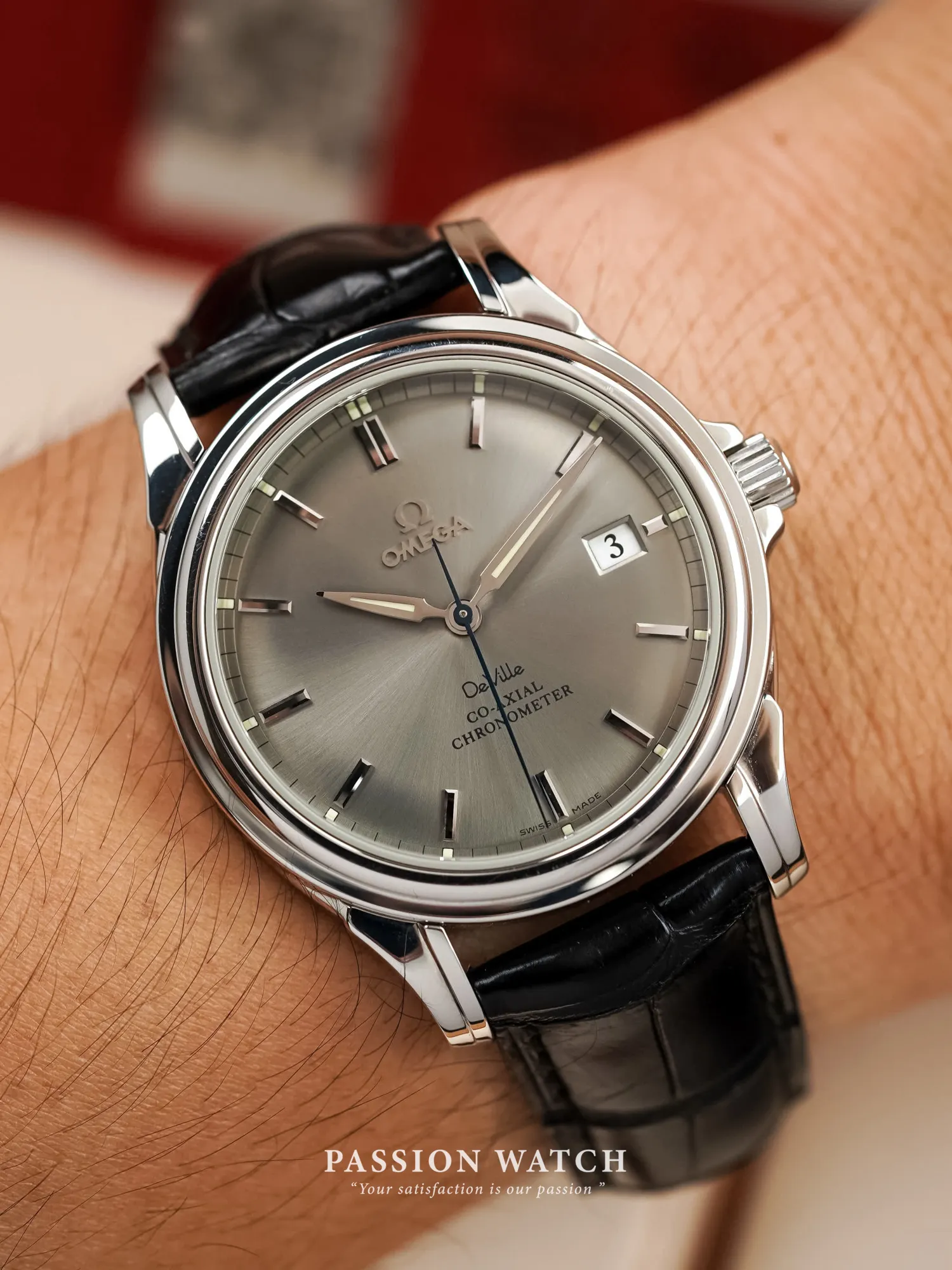 Đồng Hồ Omega De Ville Co-Axial Chronometer 4831.40.31 5 Đồng Hồ Omega De Ville Co-Axial Chronometer 4831.40.31 size 37.5mm đeo trên tay