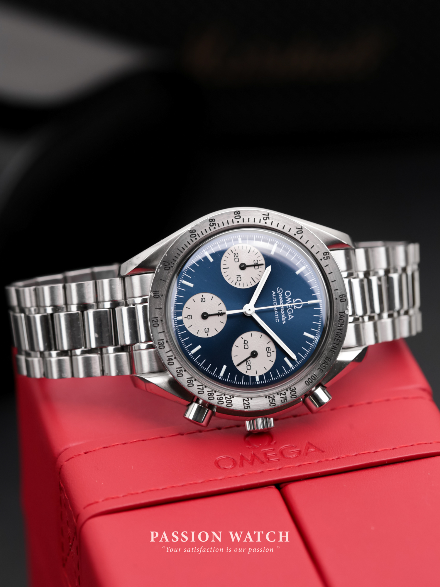 Đồng Hồ Omega Speedmaster Reduced JDM 3510.82.00 7 Đồng Hồ Omega Speedmaster Reduced JDM 3510.82.00 mặt xanh dương
